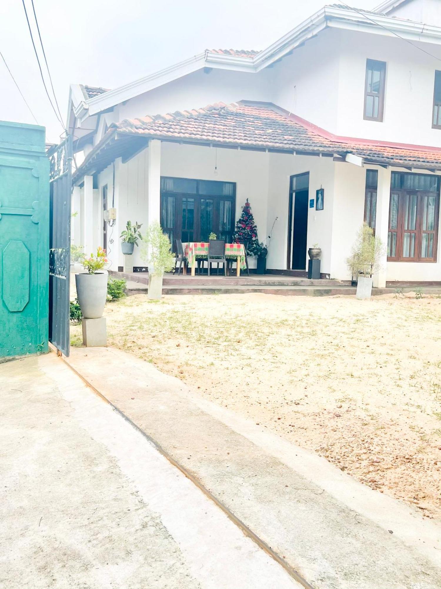 Sebastian Family Villa Негомбо Экстерьер фото
